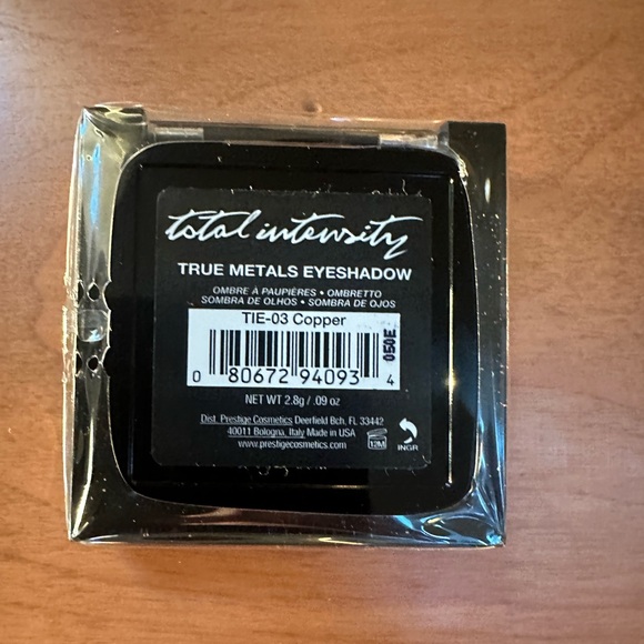 Total Intensity True Metals Eyeshadow 03 Copper - Picture 2 of 2
